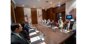 وزير الخارجية يستعرض مع نظيره العماني العلاقات الأخوية التاريخية بين البلدين