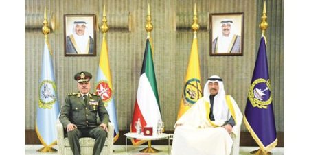 وزير الدفاع بحث تعزيز الجوانب العسكرية المشتركة مع رئيس الأركان المصري