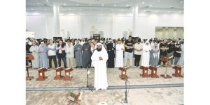 المصلون أدوا صلاة التراويح في أول أيام شهر رمضان