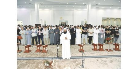 المصلون أدوا صلاة التراويح في أول أيام شهر رمضان