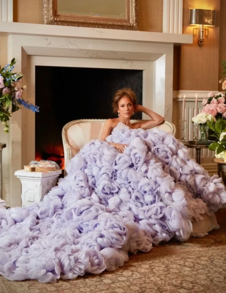 جينيفر لوبيز تتألق بفستان ليلكي مستوحى من أجواء Bridgerton – أخبار السعودية