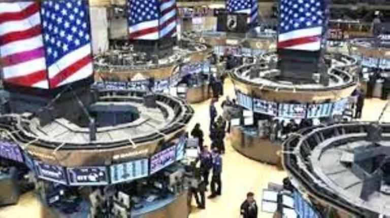 «داو جونز» يخسر 653 نقطة.. و«ناسداك» يفقد 154