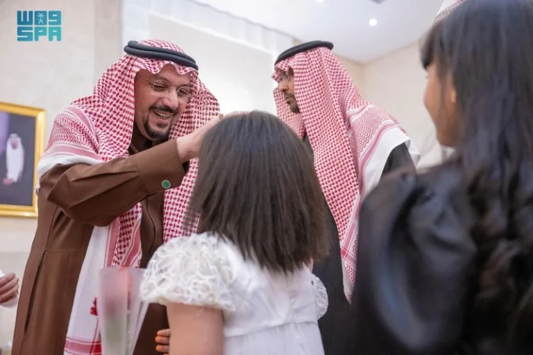 أمير القصيم يشارك أبناءه الأيتام مأدبة الإفطار – أخبار السعودية