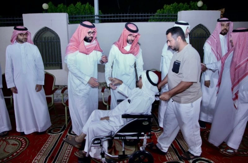 آل الإدريسي يستقبلون المعزين في وفاة فقيدهم – أخبار السعودية