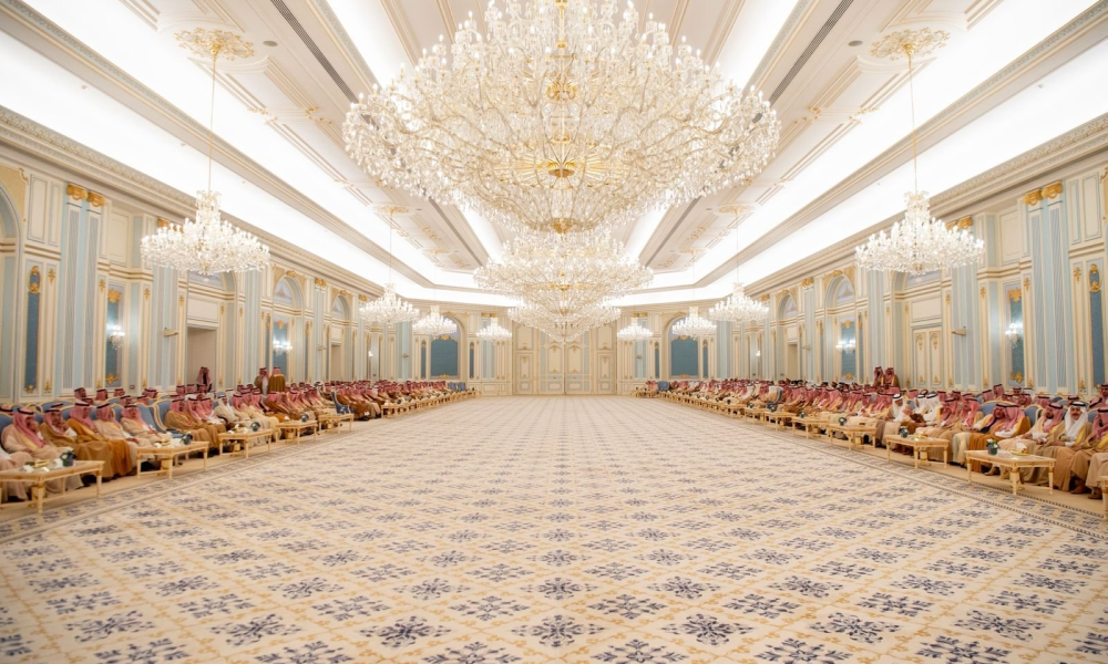 ولي العهد يستقبل المهنئين بشهر رمضان في قصر اليمامة