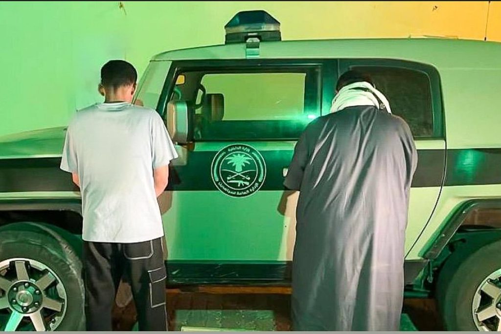 دوريات الإدارة العامة للمجاهدين بعسير تقبض على مواطنين لترويجهما الحشيش