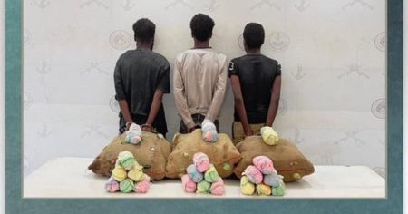 القبض على 3 إثيوبيين ومواطن لتهريبهم القات بمنطقتي عسير وجازان