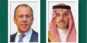 وزير الخارجية يبحث الموضوعات ذات الاهتمام المشترك مع نظيره الروسي