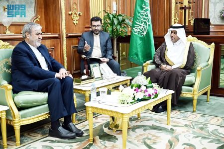 نائب رئيس مجلس الشورى يلتقي رئيس لجنة الأمن القومي والسياسة الخارجية لمجلس الشورى الإيراني