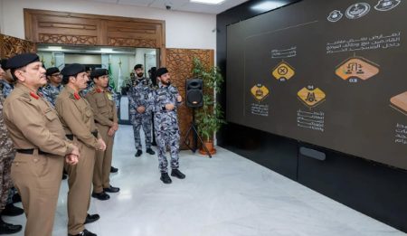 مدير الأمن العام يتفقّد جاهزية الخطط الأمنية والمرورية لموسم عمرة 1447 هـ