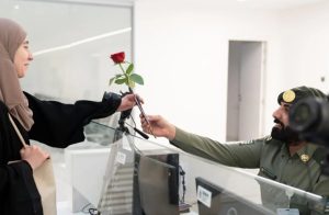 «الجوازات» تحتفي بيوم التأسيس في المنافذ الدولية