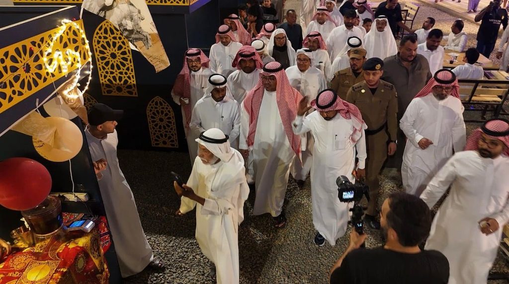 بالصور.. رئيس مركز وادي جازان يدشن مشروع السوق الرمضاني بالبديع والقرفي وسط حضور كثيف من الزوار