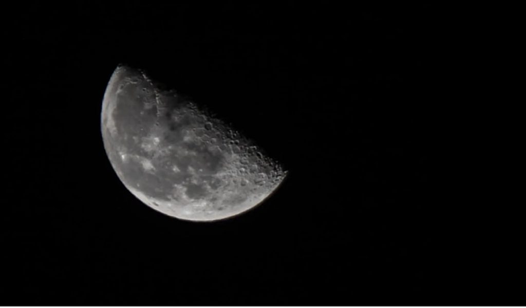 رصد التربيع الأول لهلال شهر رمضان في سماء عرعر