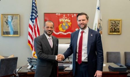 وزير الخارجية العماني: السلام بين الولايات المتحدة وإيران بات في متناول أيدينا