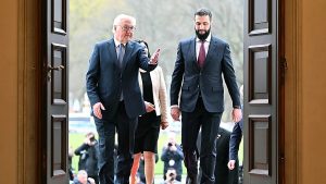 الشرع في برلين: ملف اللاجئين على طاولة البحث.. واعتراضات داخل ألمانيا على الزيارة