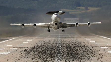 بعد إصابة طائرة “إي-3” الأمريكية في السعودية.. هل تضرّرت منظومة الإنذار المبكر ضد إيران؟