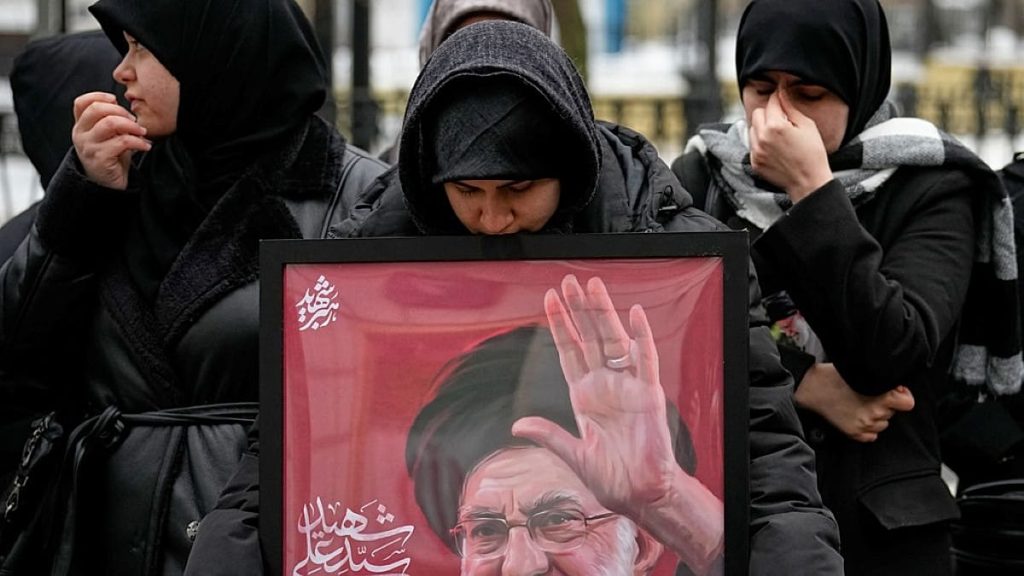 خامنئي سيُوارى في مشهد من دون تحديد موعد للتشييع.. هل يتكرر سيناريو جنازة نصرالله؟