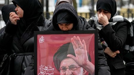 خامنئي سيُوارى في مشهد من دون تحديد موعد للتشييع.. هل يتكرر سيناريو جنازة نصرالله؟