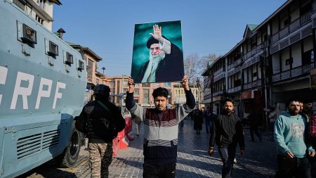 بين وصفه بـ”المجرم” و”الشجاع”.. كيف تفاعل العرب مع مقتل علي خامنئي؟