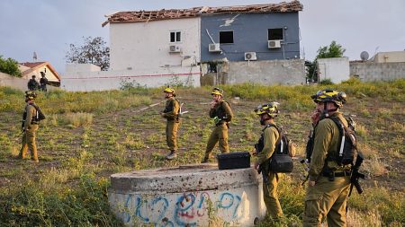 مباشر – حرب الشرق الأوسط: ضربات متبادلة تطال منشآت حساسة.. وترامب يتحدث عن “تغيير” في النظام الإيراني