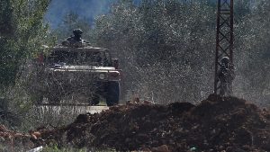 إجراء “تكتيكي” أم اجتياح بري؟ إسرائيل تتوغل جنوب لبنان وتأمر بإخلاء عشرات القرى من أهلها