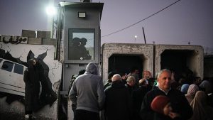 “سجون مغلقة”.. تزامنا مع الحرب على إيران إسرائيل تغلق مداخل الضفة الغربية