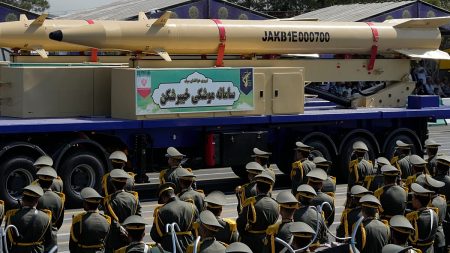 صاروخ “خيبر شكن” الإيراني يدخل ساحة القتال.. ماذا نعرف عنه؟