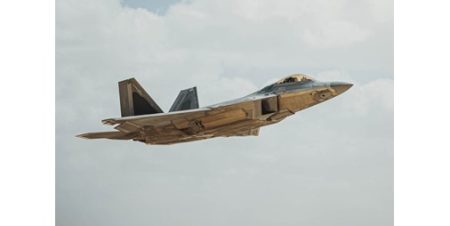 «الپنتاغون» تعد خططاً لاحتمال شنّ عمليات برية وترسل المزيد من التعزيزات ودفاعات الخليج تواصل تدمير عشرات الصواريخ والمسيرات الإيرانية