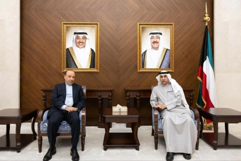 الكويت تستدعي السفير الإيراني احتجاجاً على الهجمات الصاروخية