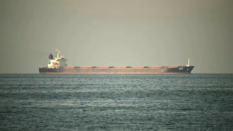 إصابة 4 بحارة باستهداف إيراني لناقلة نفط في مضيق هرمز