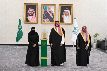 محافظ الطائف يكرم سناء الزهراني تقديراً لجهودها الإعلامية – أخبار السعودية