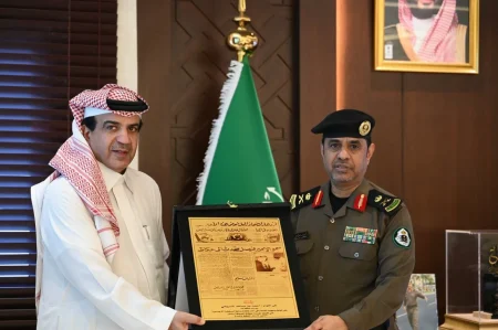 «عكاظ» تكرّم مدير عام مرور محافظة جدة – أخبار السعودية