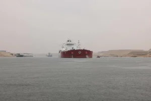 قناة السويس: الملاحة تسير بشكل طبيعي ولم تتأثر بسوء الأحوال الجوية – أخبار السعودية