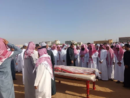 جموع غفيرة تشيع جثمان سامي ظافري – أخبار السعودية