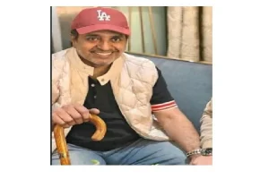 راشد الماجد بالعكاز.. صورة مفبركة أم وضع صحي حرج؟.. عكاظ تكشف التفاصيل – أخبار السعودية