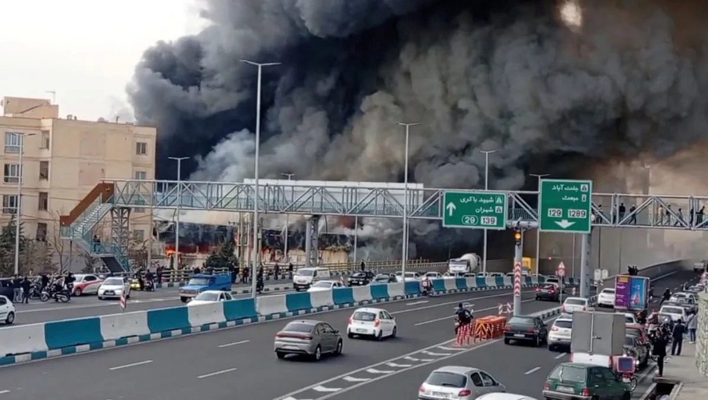 كاتب سياسي: النظام الإيراني يعيش تفككا وتشتتا بعد مقتل قياداته