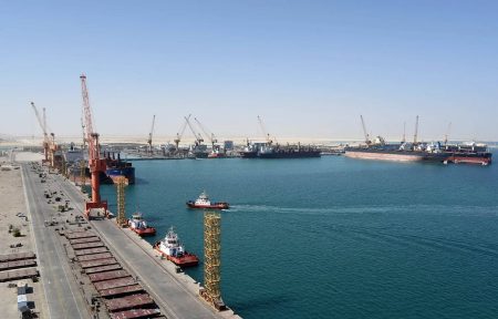 مسيرات تستهدف خزانات الوقود بميناء الدقم بسلطنة عُمان