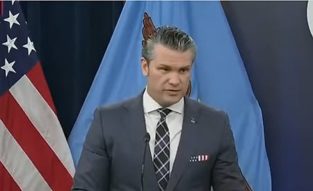 وزير الحرب الأمريكي: دمرنا قدرات إيران العسكرية والتفاوض مستمر «تحت النار»