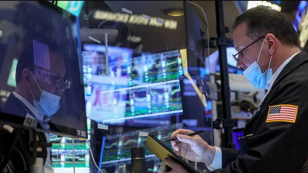 «إس آند بي 500» و«ناسداك» يسجلان أدنى مستوياتهما في أكثر من 6 أشهر