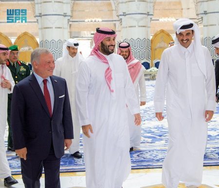 ملك الأردن وأمير قطر يغادران جدة وولي العهد في مقدمة مودعيهما