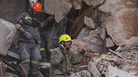 “من أجل إيران أم دفاعاً عن لبنان؟” سجالات حادة تُعمّق الانقسام السياسي والطائفي في بلد الأرز