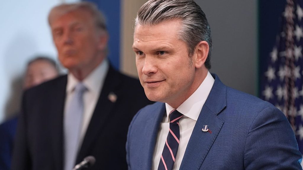 أزمة داخل الإدارة الأمريكية: مشروع لعزل وزير الحرب وسط انتقادات للسياسات ضد إيران