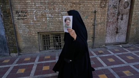 يعاني جروحاً وتشوهات في وجهه.. تقرير يكشف الحالة الصحية للمرشد الإيراني الجديد مجتبى خامنئي