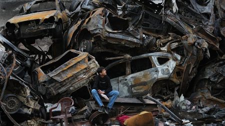 إسرائيل توسّع غاراتها بعد مفاوضات واشنطن.. وحزب الله يهاجم السلطة: “مددتم أيديكم للعدو”