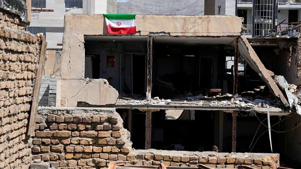 ضربات تطال قلب القطاع الصحي في إيران وتشل منشآت حيوية.. والصحة العالمية تدق ناقوس الخطر