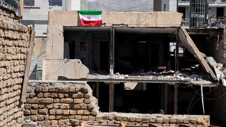 ضربات تطال قلب القطاع الصحي في إيران وتشل منشآت حيوية.. والصحة العالمية تدق ناقوس الخطر