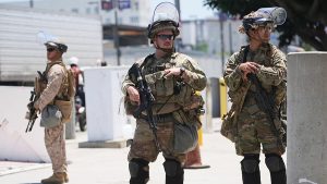 ما وراء التصريحات المتناقضة.. هل يمهّد ترامب لعملية برية ضد إيران يوم “الجمعة العظيمة”؟