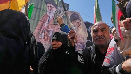 إيران تحيي أربعينية علي خامنئي.. ونجله يتوعّد بـ”الثأر”: لن نتنازل عن حقوقنا