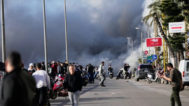 فيديو. غارات إسرائيلية تستهدف قرية جنوب لبنان وتلحق أضرارا بمبان ومركبات