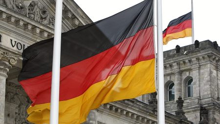 غضب في ألمانيا بسبب قانون يفرض على الرجال الحصول على موافقة عسكرية للإقامات الطويلة في الخارج